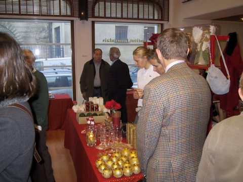 joulumyyjaeiset-2001 20101117 1832607490